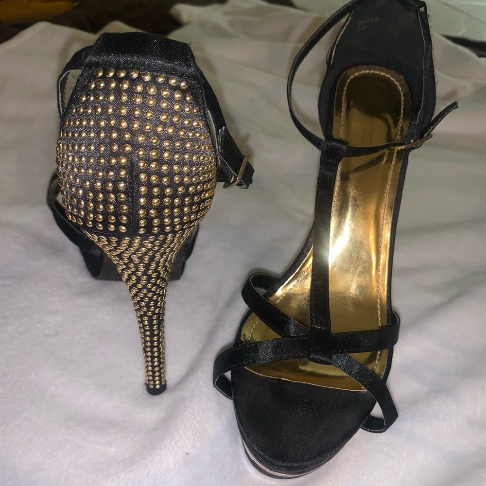 Black platform sandal